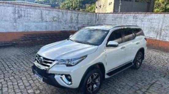 TOYOTA HILUX SW4 2.8 SRX DIAMOND 4X4 7 LUGARES 16V TURBO INTERCOOLER DIESEL 4P AUTOMÁTICO